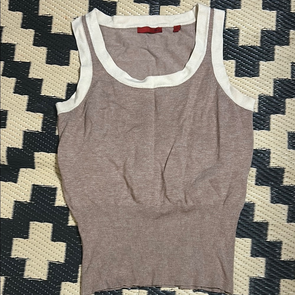 Red Women's Sz S Sleeveless Top in Beige & Cream